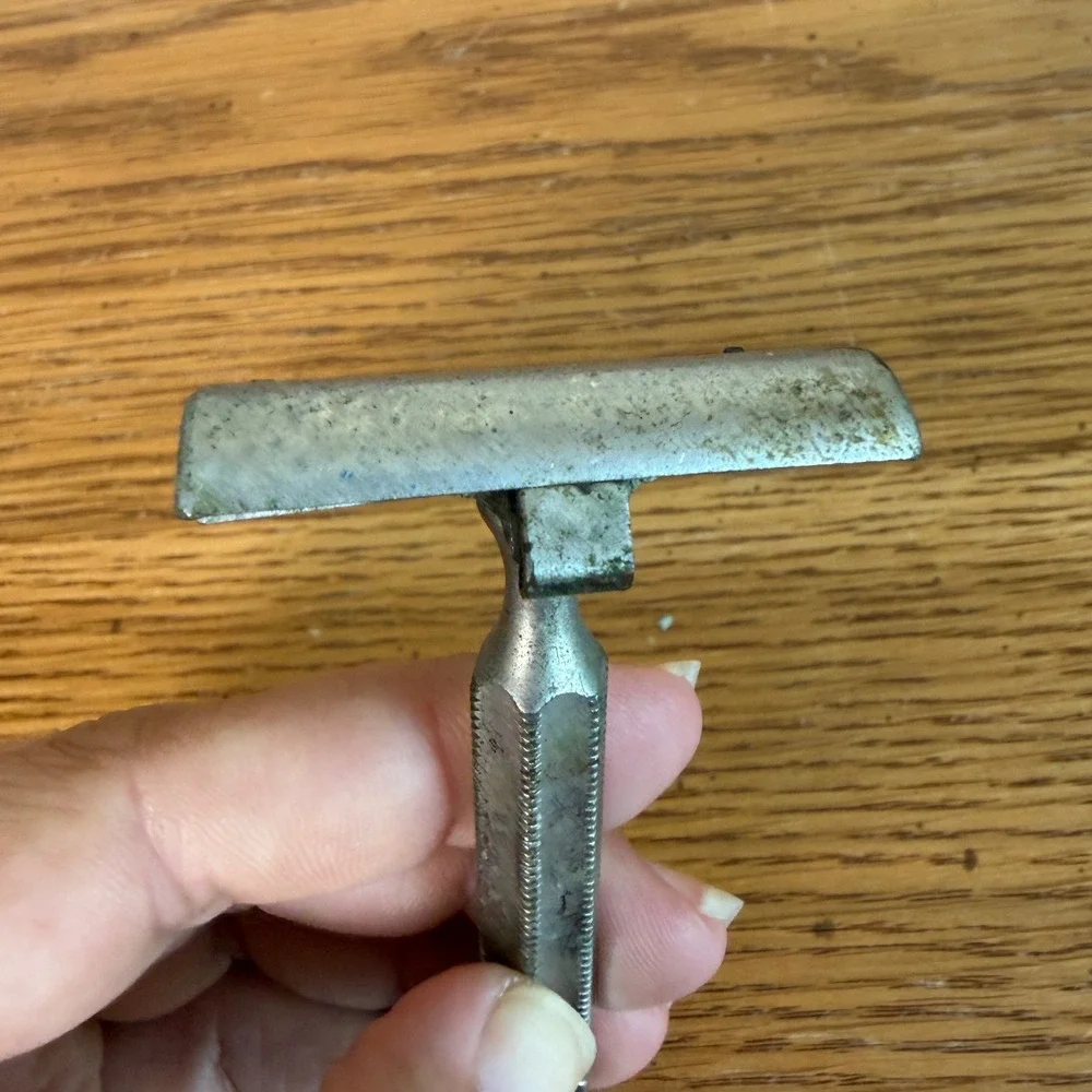 Vintage Ever Ready Single Brooklyn NY Edge Safety Razor Silver Tone Opening